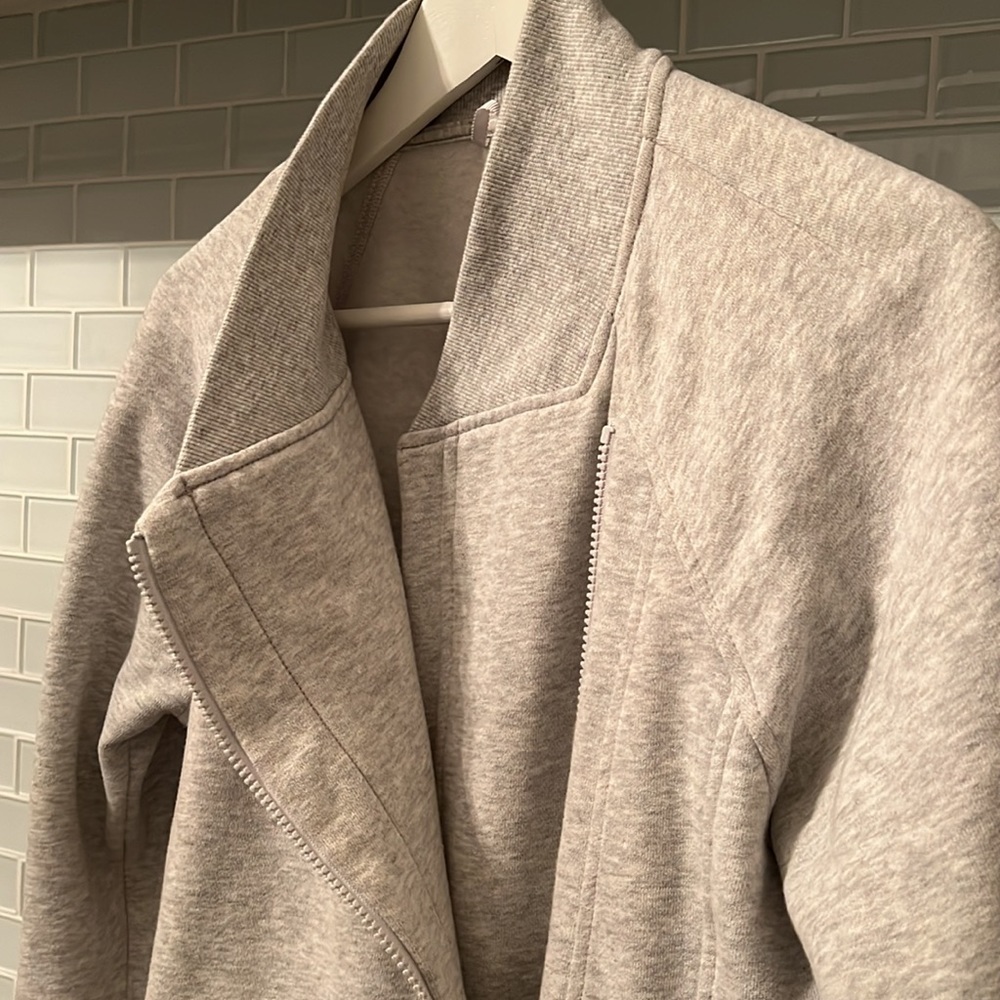 Lululemon zip up jacket - Picture 4 of 5